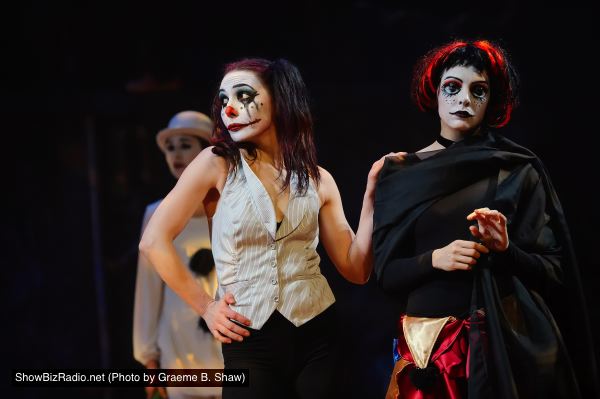 Miřenka Čechová as Fool, Irina Tsikurishvili as Regan, and Ira Koval as Goneril