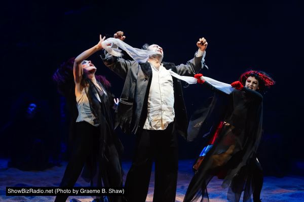Irina Tsikurishvili as Regan, Irakli Kavsadze as King Lear, and Ira Koval as Goneril