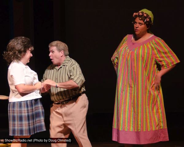 Shannon Kingett as Tracy, Larry Grey as Wilbur, Christopher Harris as Edna