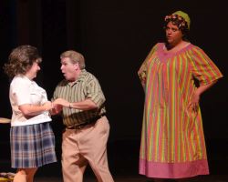 Shannon Kingett as Tracy, Larry Grey as Wilbur, Christopher Harris as Edna