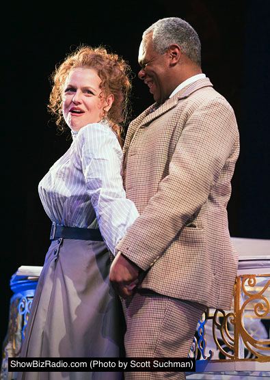 Maria (Tonya Beckman) and Sir Toby Belch (Craig Wallace) having a bit of fun