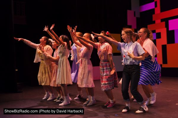 Teen girls go crazy over Conrad Birdie