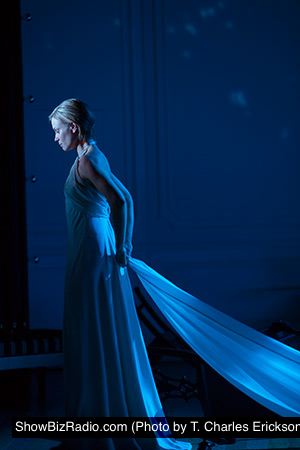 Hannah Yelland as Hermione