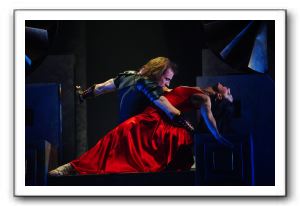 Ben Cunis and Irina Tsikurishvili as Antony and Cleopatra